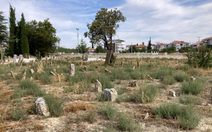 oyun yeri mezarligi